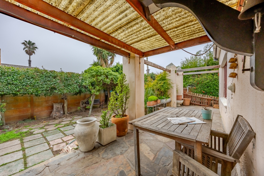 4 Bedroom Property for Sale in Lakeside Western Cape